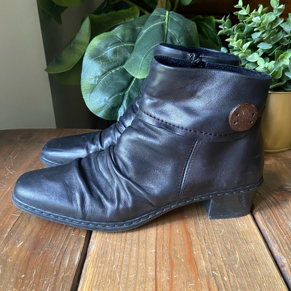 🖤Rieker “Kendra” Ruched Zip Black Leather Ankle Bootie